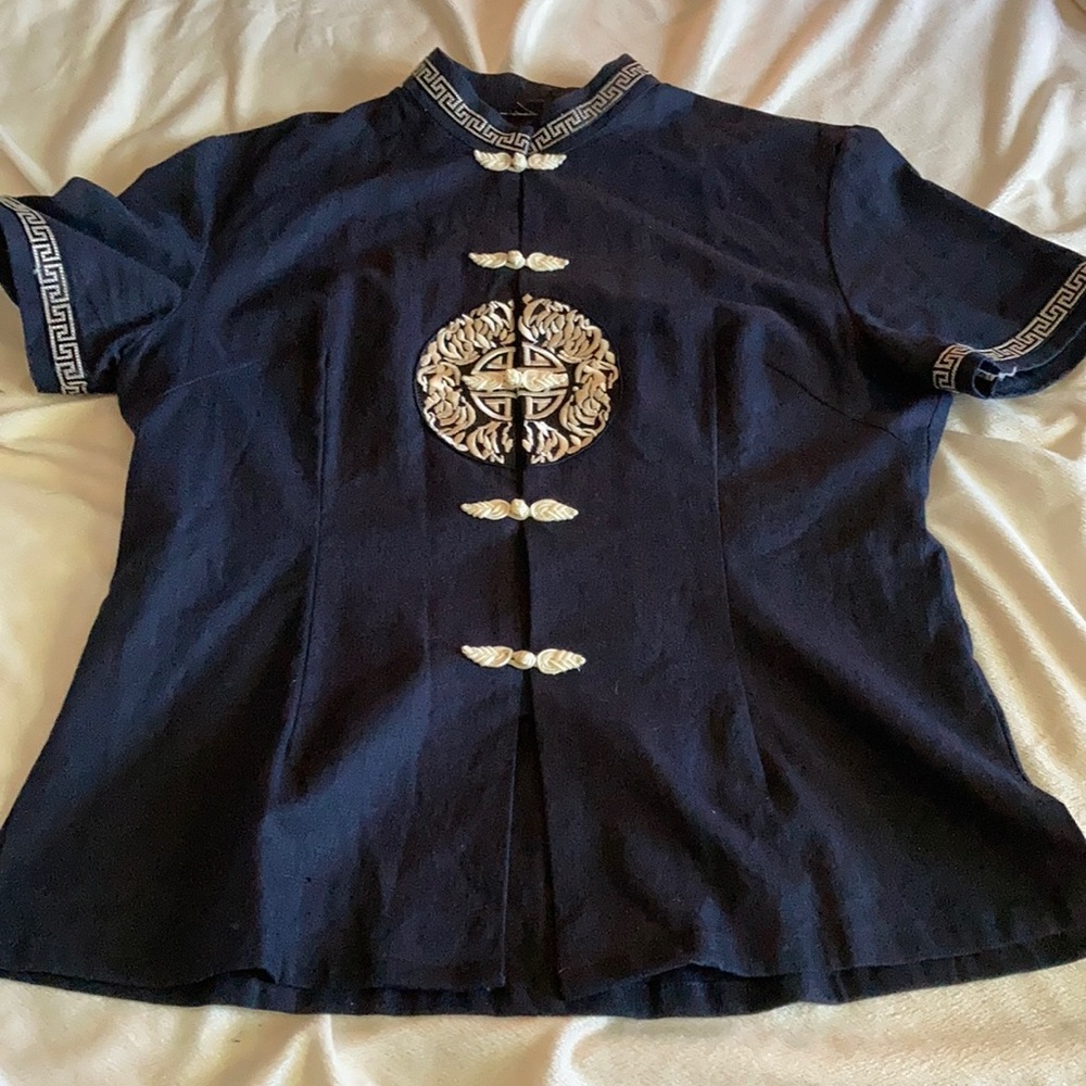 Blouse no inside tags